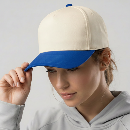 قبعة بيسبول رياضية باللونين الأبيض المائل للرمادي والأزرق